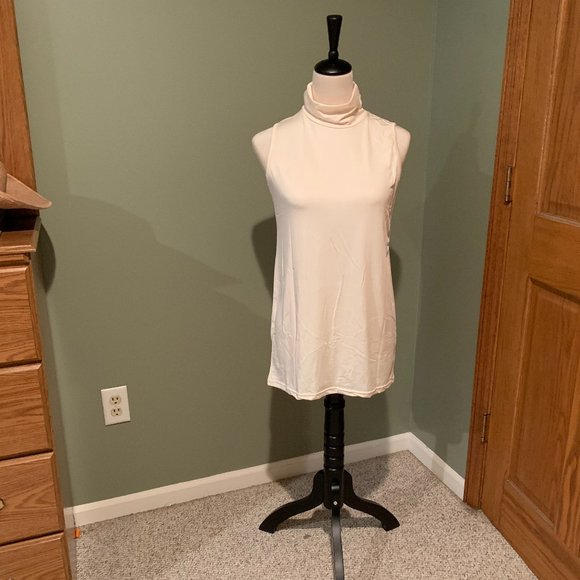 CREAM COLORED SLEEVELESS TURTLE NECK  TOP SIZE M #267 - Picture 1 of 1